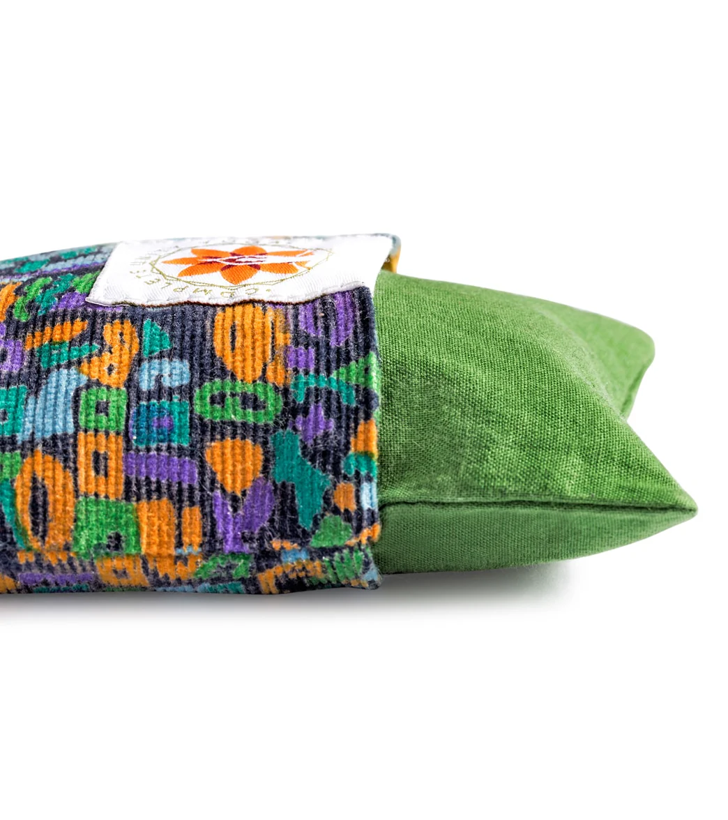 Complete Unity Retro Print Eye Pillow - Image 4
