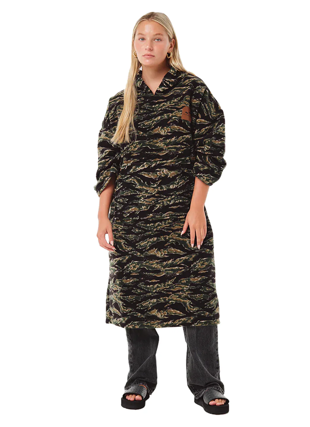 Slowtide Major Everyday Chilling Fleece Poncho - Image 9
