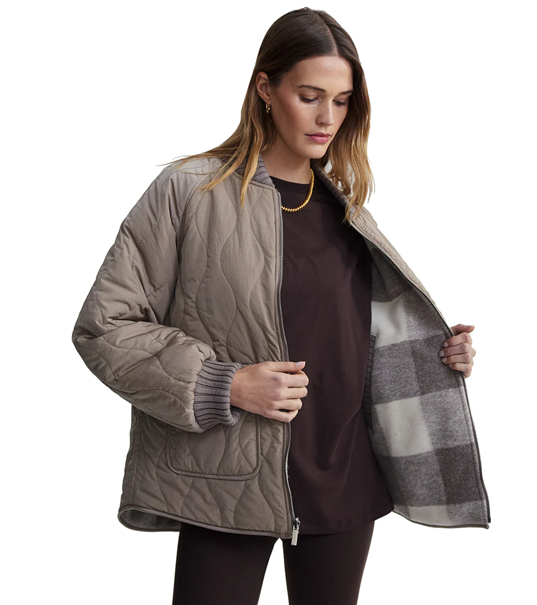 Varley Reno Reversible Quilt Jacket - Image 10